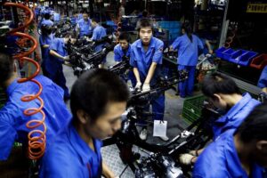 Nissen Workersassemblingmotorcycles 2007
